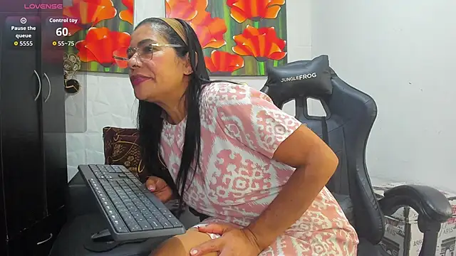 Miss clarepocahose online show from April 8, 2026, 1:49 am