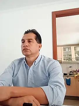 ChrisFloresP online show from December 1, 2025, 4:56 pm