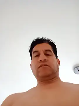 ChrisFloresP online show from December 4, 2025, 11:41 am