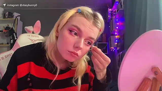 KittyLarva online show from January 8, 2026, 7:54 am