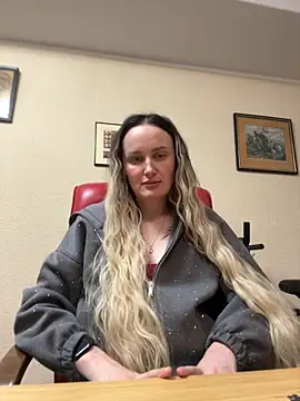 Snapshot of TomilaSi chatting on November 26, 2025, 6:20 pm TomilaSi online show from November 26, 2025, 6:20 pm