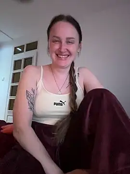 TomilaSi online show from April 10, 2026, 8:57 pm