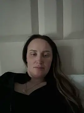 Snapshot of TomilaSi chatting on April 24, 2026, 5:26 pm TomilaSi online show from April 24, 2026, 5:26 pm