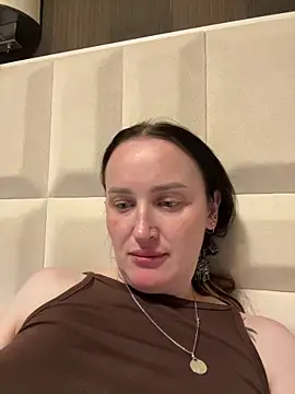 Snapshot of TomilaSi chatting on May 4, 2026, 6:48 pm TomilaSi online show from May 4, 2026, 6:48 pm