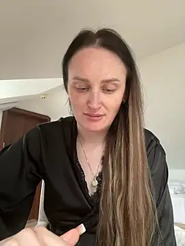 Snapshot of TomilaSi chatting on May 13, 2026, 4:48 pm TomilaSi online show from May 13, 2026, 4:48 pm
