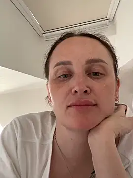 Snapshot of TomilaSi chatting on May 20, 2026, 4:24 pm TomilaSi online show from May 20, 2026, 4:24 pm