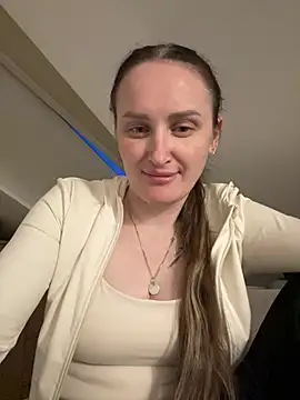 Snapshot of TomilaSi chatting on May 27, 2026, 7:55 pm TomilaSi online show from May 27, 2026, 7:55 pm
