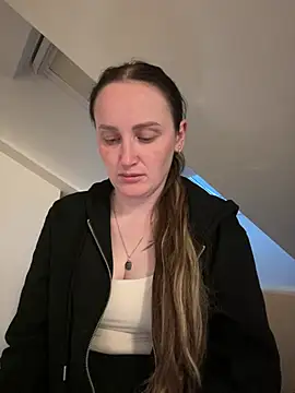 Snapshot of TomilaSi chatting on June 7, 2026, 7:06 pm TomilaSi online show from June 7, 2026, 7:06 pm