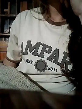 NariShow online show from December 18, 2025, 4:02 pm