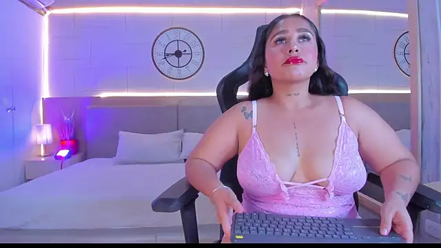 Snapshot of Julietaa_1 chatting on November 27, 2025, 7:49 pm Julietaa 1 online show from November 27, 2025, 7:49 pm