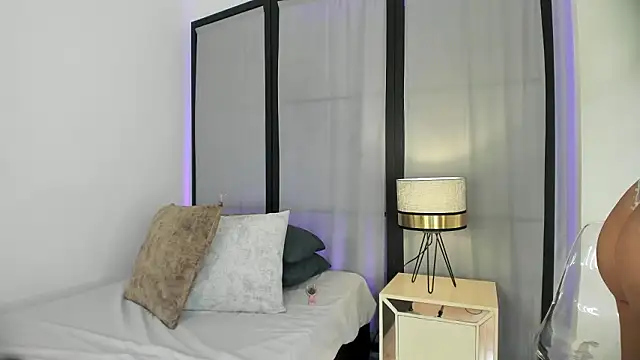 niicole steele  online show from March 2, 2026, 9:10 pm