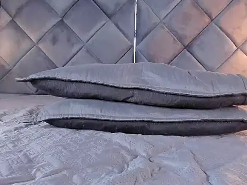 Snapshot of honey-lizzy chatting on November 28, 2025, 2:20 pm honey-lizzy online show from November 28, 2025, 2:20 pm