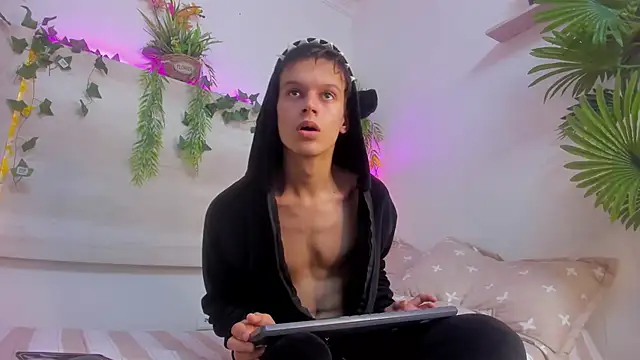 Snapshot of AngelSlimm chatting on November 26, 2025, 5:08 am AngelSlimm online show from November 26, 2025, 5:08 am