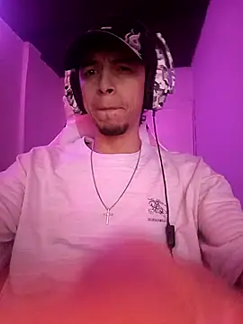 Snapshot of Aron_Shelby chatting on December 1, 2025, 3:33 am Aron Shelby online show from December 1, 2025, 3:33 am