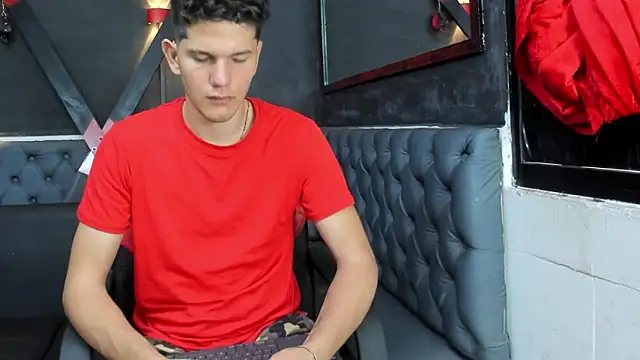 Snapshot of Erick_white chatting on December 18, 2025, 1:28 pm Erick white online show from December 18, 2025, 1:28 pm