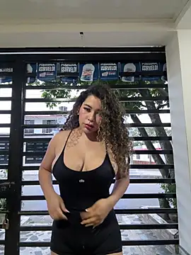 Snapshot of VictoriaaRose chatting on November 26, 2025, 10:33 pm VictoriaaRose online show from November 26, 2025, 10:33 pm