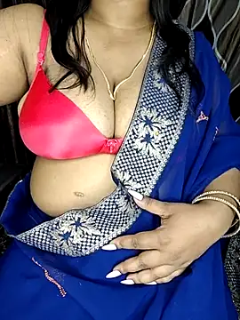 Snapshot of Curvy_Pooja chatting on May 5, 2026, 6:16 pm Curvy Pooja online show from May 5, 2026, 6:16 pm