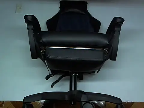 Snapshot of Alphacashmaster777 chatting on April 7, 2026, 6:19 pm Alphacashmaster777 online show from April 7, 2026, 6:19 pm