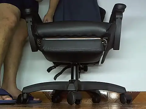 Snapshot of Alphacashmaster777 chatting on April 9, 2026, 11:59 am Alphacashmaster777 online show from April 9, 2026, 11:59 am