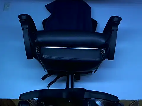 Snapshot of Alphacashmaster777 chatting on April 13, 2026, 7:19 pm Alphacashmaster777 online show from April 13, 2026, 7:19 pm