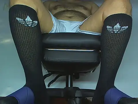 Snapshot of Alphacashmaster777 chatting on April 14, 2026, 10:27 pm Alphacashmaster777 online show from April 14, 2026, 10:27 pm