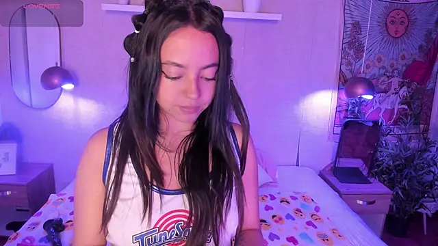 Snapshot of Laraa_Rouss_ chatting on December 2, 2025, 3:56 am Laraa Rouss online show from December 2, 2025, 3:56 am