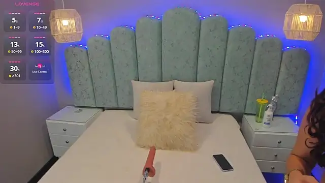 ninacrave  online show from January 7, 2026, 2:47 am