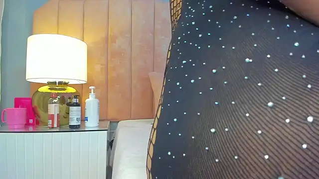 ninacrave  online show from April 21, 2026, 2:51 am