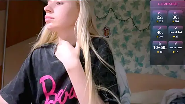 Snapshot of Barbie_Blondie chatting on April 12, 2026, 3:39 pm Barbie Blondie online show from April 12, 2026, 3:39 pm