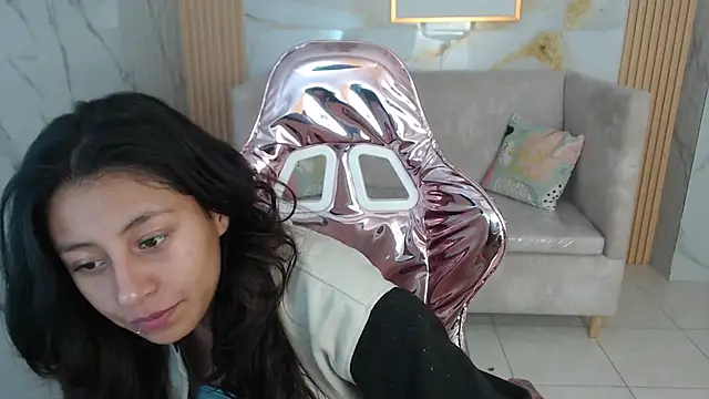 serabella s online show from December 17, 2025, 1:06 pm