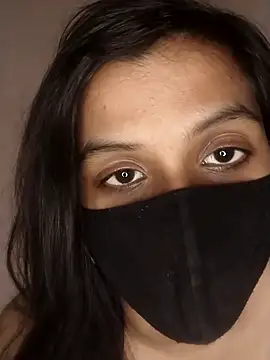 your-Mia07 online show from December 5, 2025, 4:25 pm