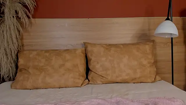 luna cute   online show from January 10, 2026, 12:40 pm