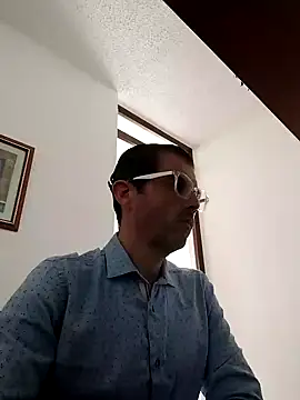 Fuegosutil online show from December 3, 2025, 6:50 pm