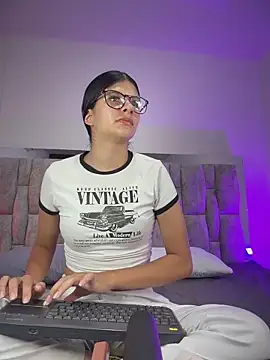 ZafiraNavarro online show from May 9, 2026, 7:19 pm