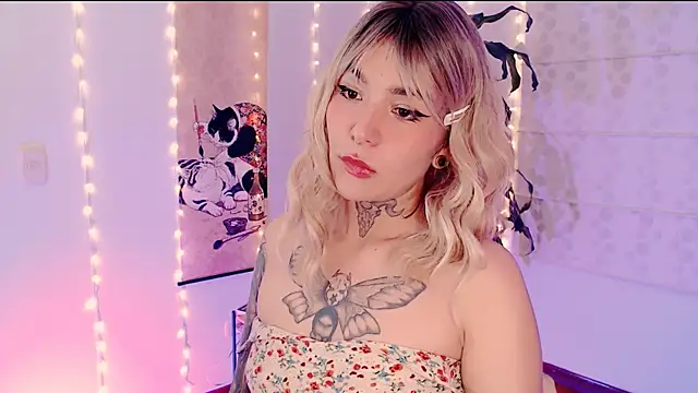 justmartina  online show from April 2, 2026, 3:04 am