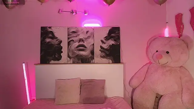 LindseyCoxx online show from February 11, 2026, 11:43 pm