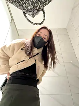 Seven-017 online show from December 19, 2025, 4:52 am