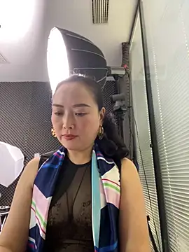 Snapshot of TL-46 chatting on November 28, 2025, 7:44 am TL-46 online show from November 28, 2025, 7:44 am