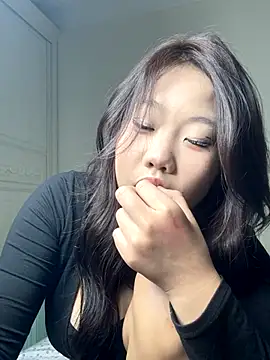 Xiaojie-520521 online show from December 19, 2025, 7:37 am