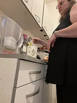 bea french curvy online show from January 16, 2026, 7:34 am