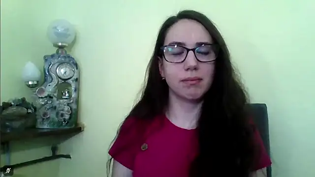 Snapshot of EvaClassy chatting on December 4, 2025, 8:01 am EvaClassy online show from December 4, 2025, 8:01 am