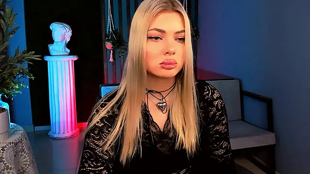 HyileyClark online show from February 10, 2026, 9:13 am