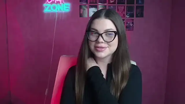 Snapshot of Violetta_Brilliant chatting on December 1, 2025, 1:16 pm Violetta Brilliant online show from December 1, 2025, 1:16 pm