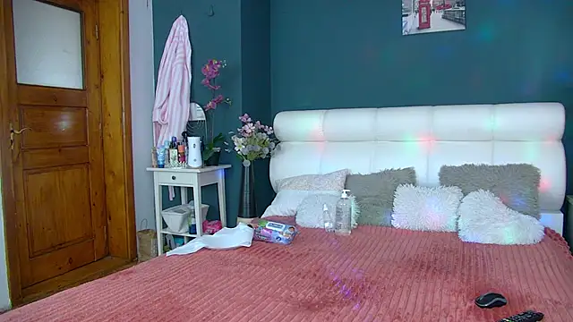 Cougar Milff online show from April 11, 2026, 1:59 pm