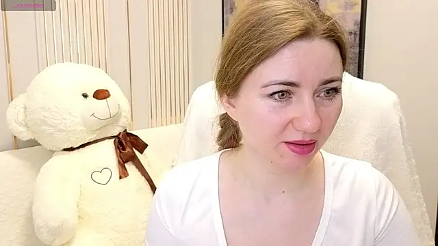 SofiAngela online show from April 18, 2026, 1:09 am