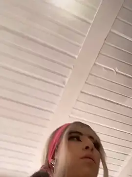 Snapshot of Ravenkittyy chatting on November 29, 2025, 9:18 pm Ravenkittyy online show from November 29, 2025, 9:18 pm