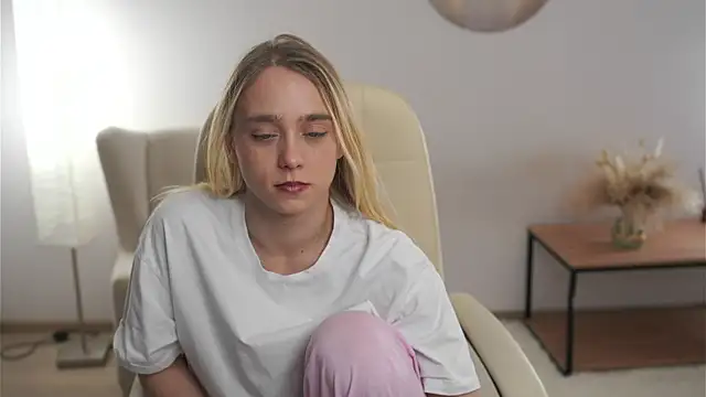 Snapshot of SharleneTaymon chatting on November 27, 2025, 9:00 am SharleneTaymon online show from November 27, 2025, 9:00 am