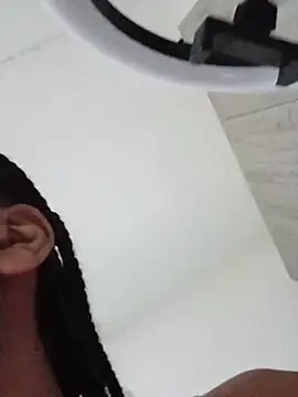 MsParisSmith online show from December 16, 2025, 7:41 pm