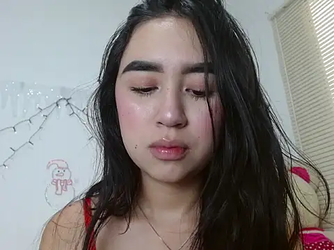 SiennaLorens online show from December 18, 2025, 2:56 pm