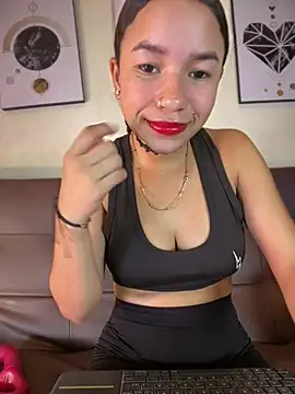 Snapshot of ZoeyFierce chatting on February 13, 2026, 1:07 pm ZoeyFierce online show from February 13, 2026, 1:07 pm